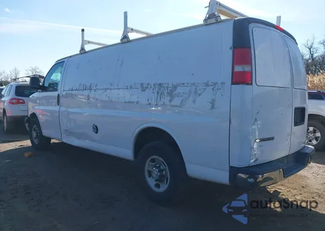 2015 Chevrolet Express 2500 Work Van z USA, uszkodzony, nr VIN 1GCWGGCF9F1199700